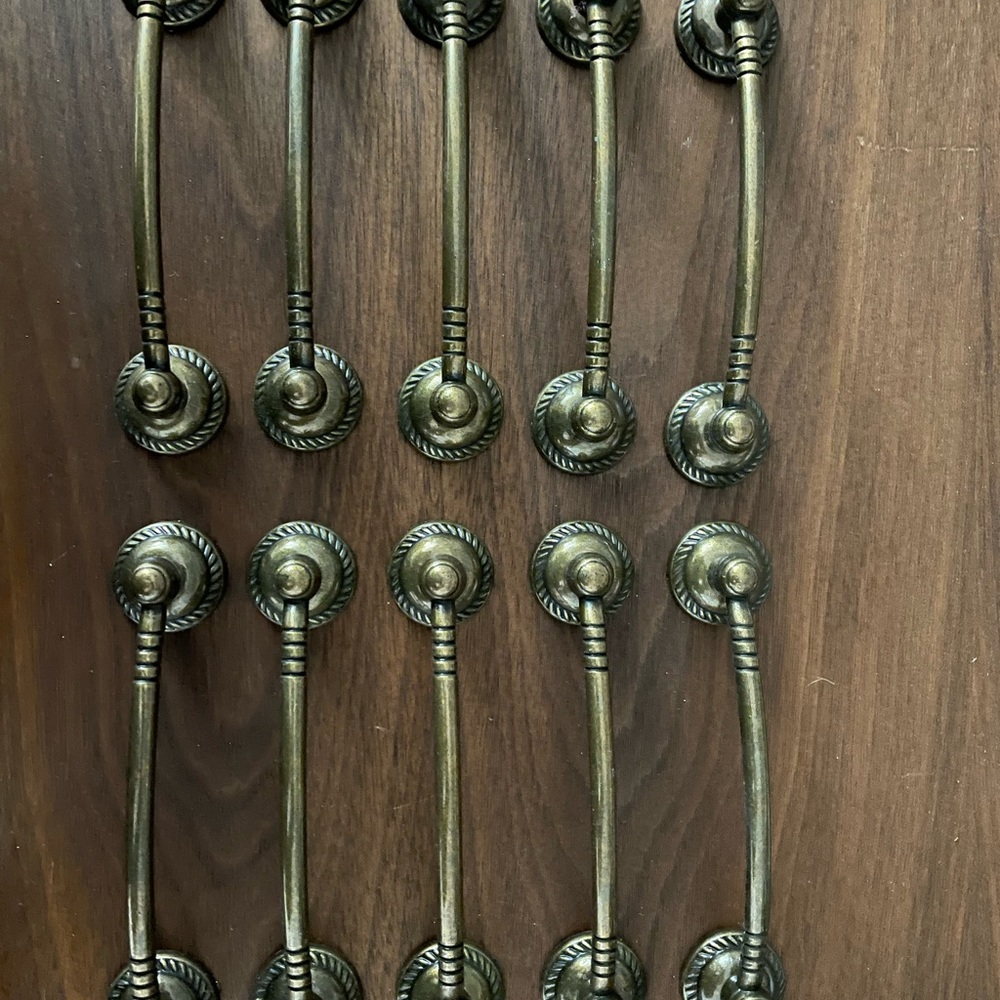(Lot of 10) Antique Brass Drawer Pull - Picture 5 of 6